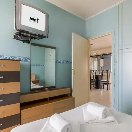 Comfy 2 Bedroom With Balcony Apartment Athens