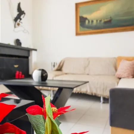 Comfy 2 Bedroom With Balcony