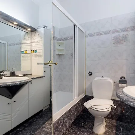 Comfy 2 Bedroom With Balcony *