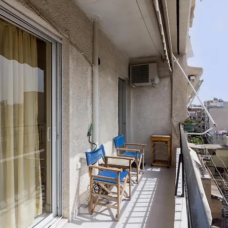 Comfy 2 Bedroom With Balcony