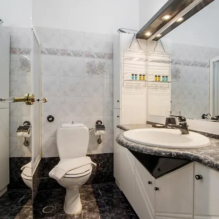 Comfy 2 Bedroom With Balcony Athens